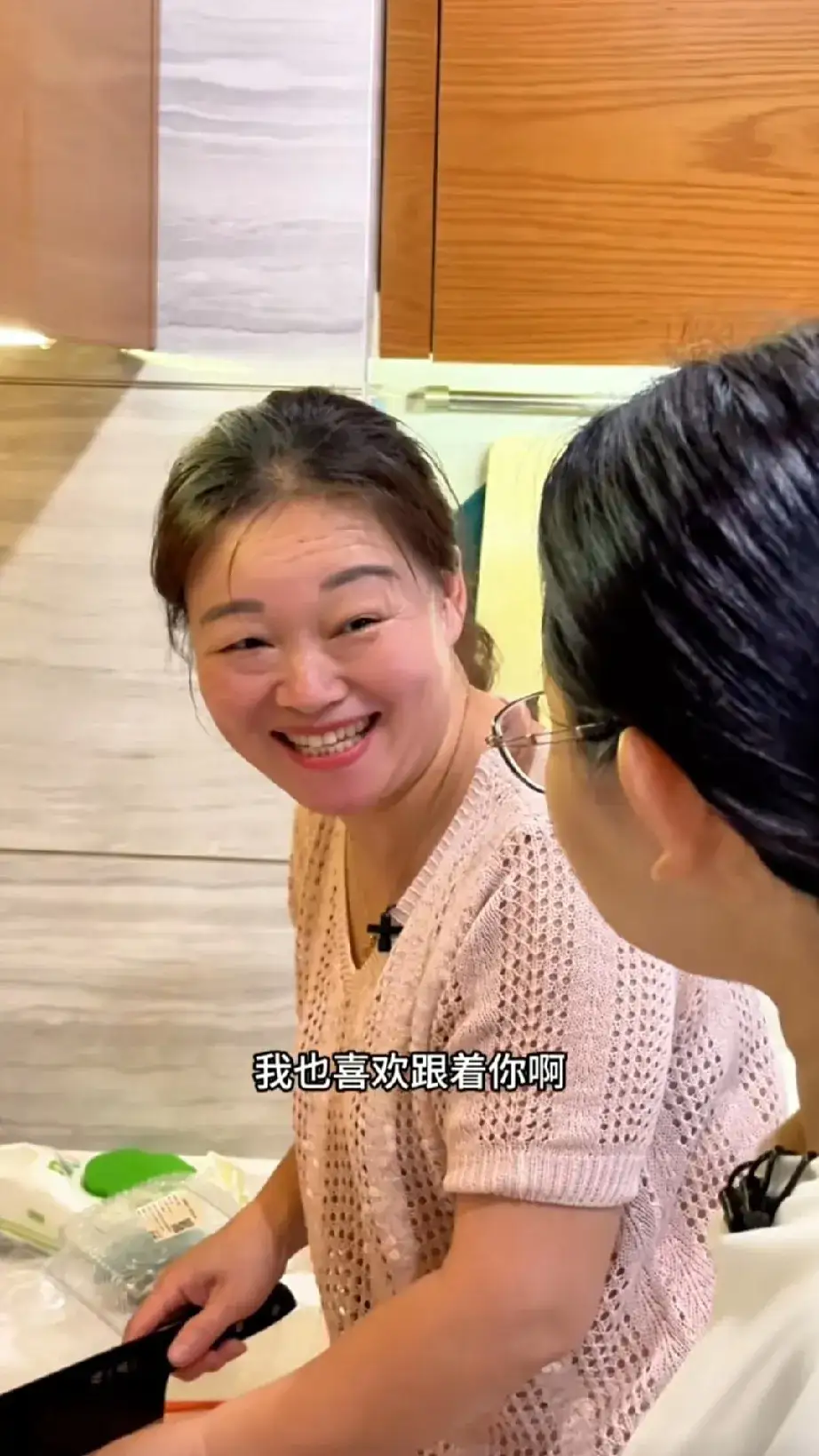 小凤这次终于狠下心把红姐给辞退了 把之前的钟点工阿姨诚聘过来做