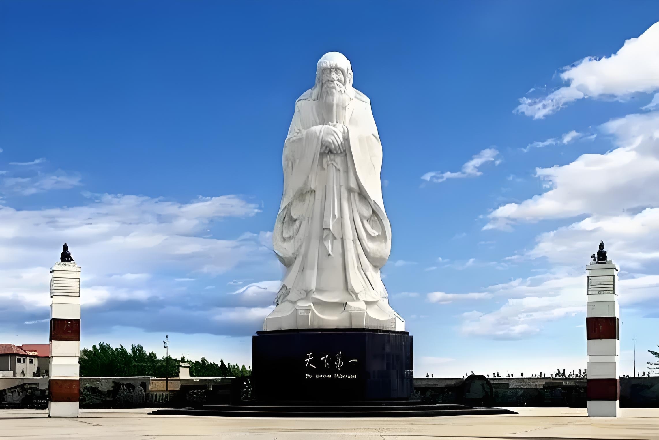 这两天有许多外省的朋友来郑州参加拜祖大典,其实也是来河南赴一场