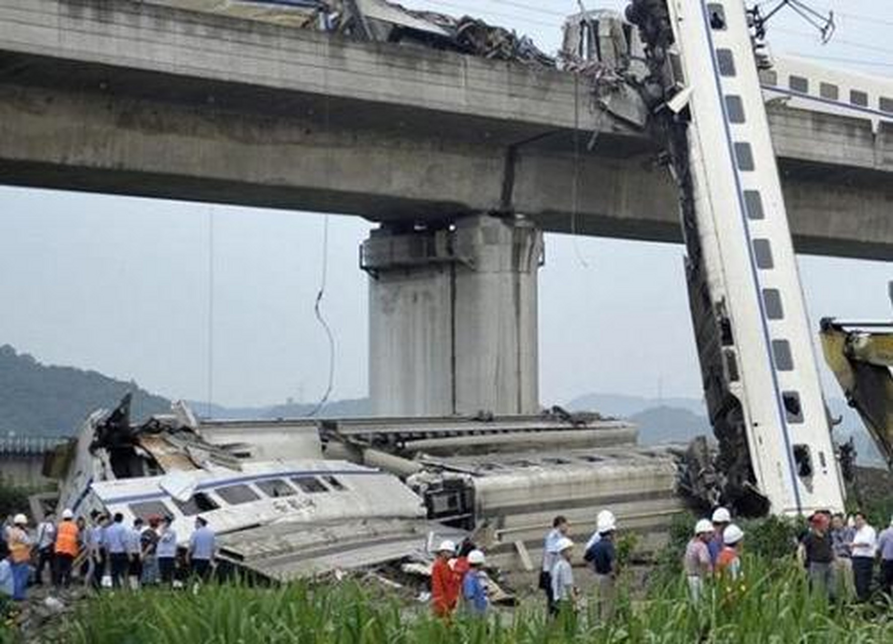 7.23甬温线动车事故10周年 逝者安息
