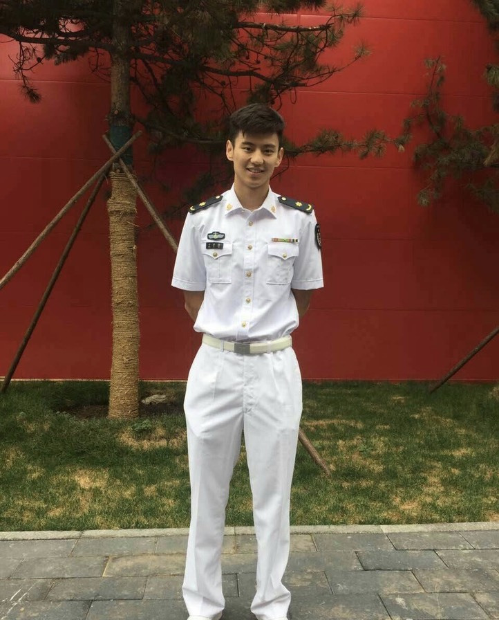 海军成立70周年# 宁泽涛14岁入伍成为中国人民解放军海军游泳队队员