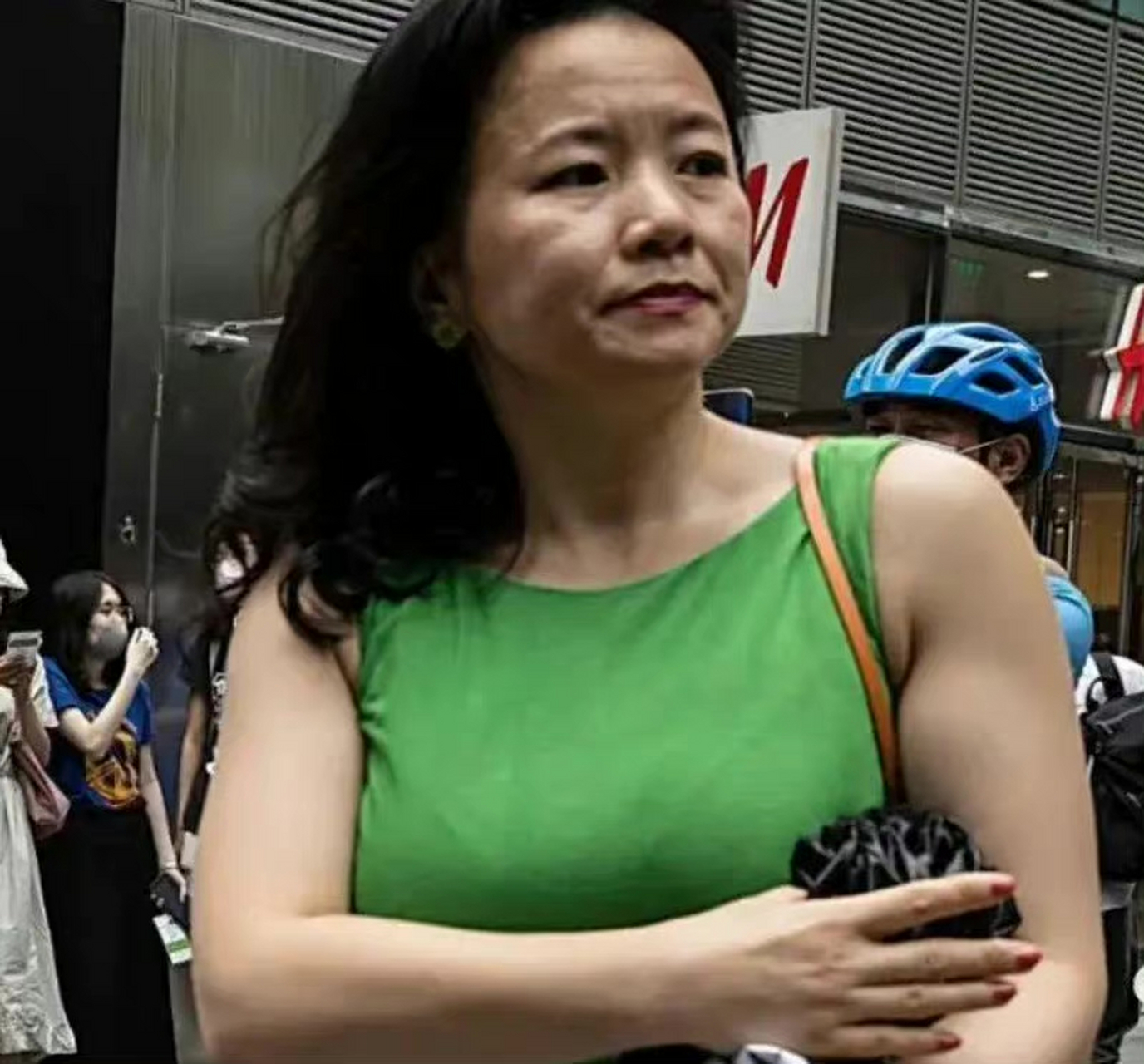 央视财经主持人成蕾,澳大利亚籍.