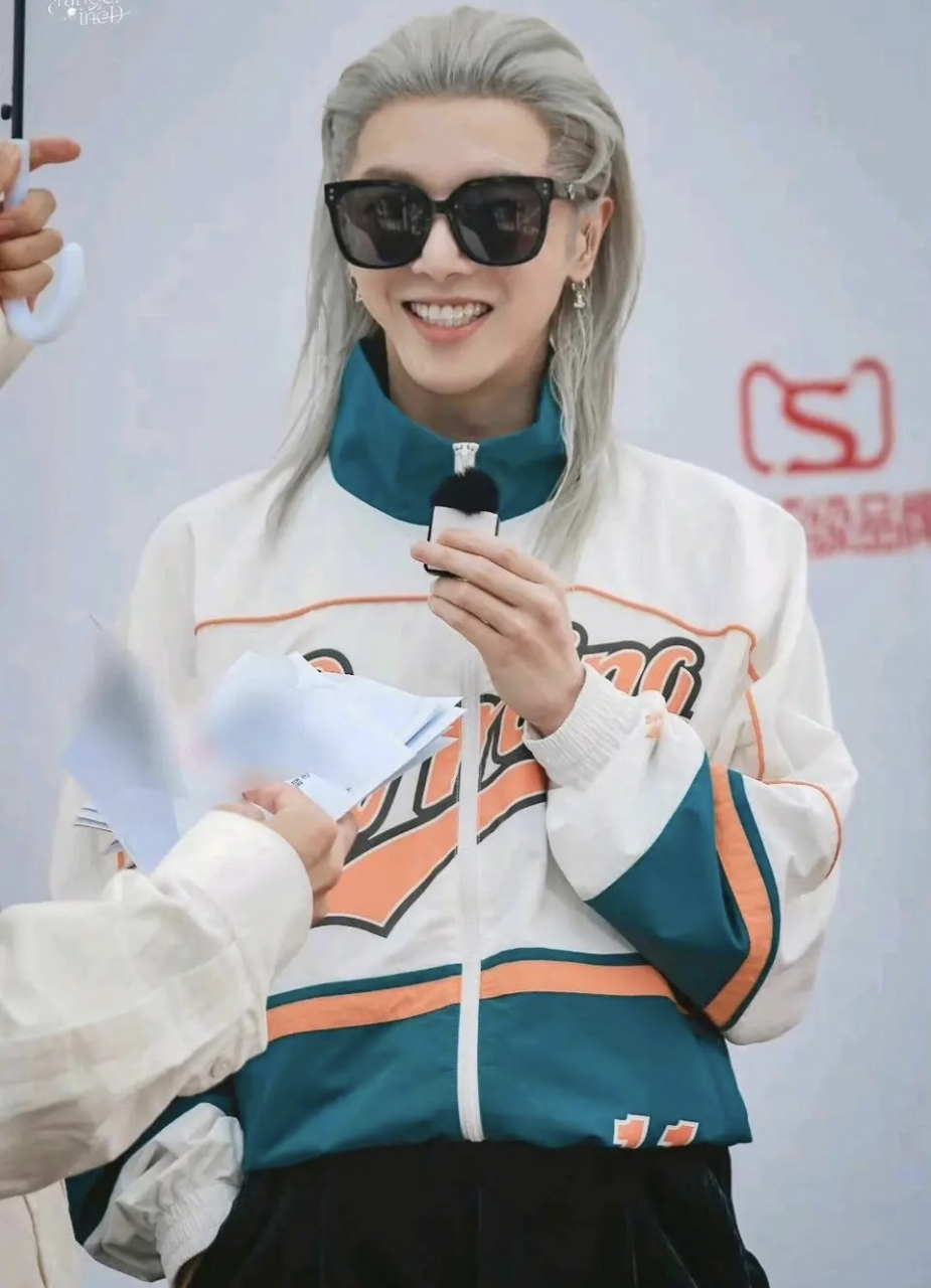 华晨宇银发造型,这个倒三角脸型怎么样?