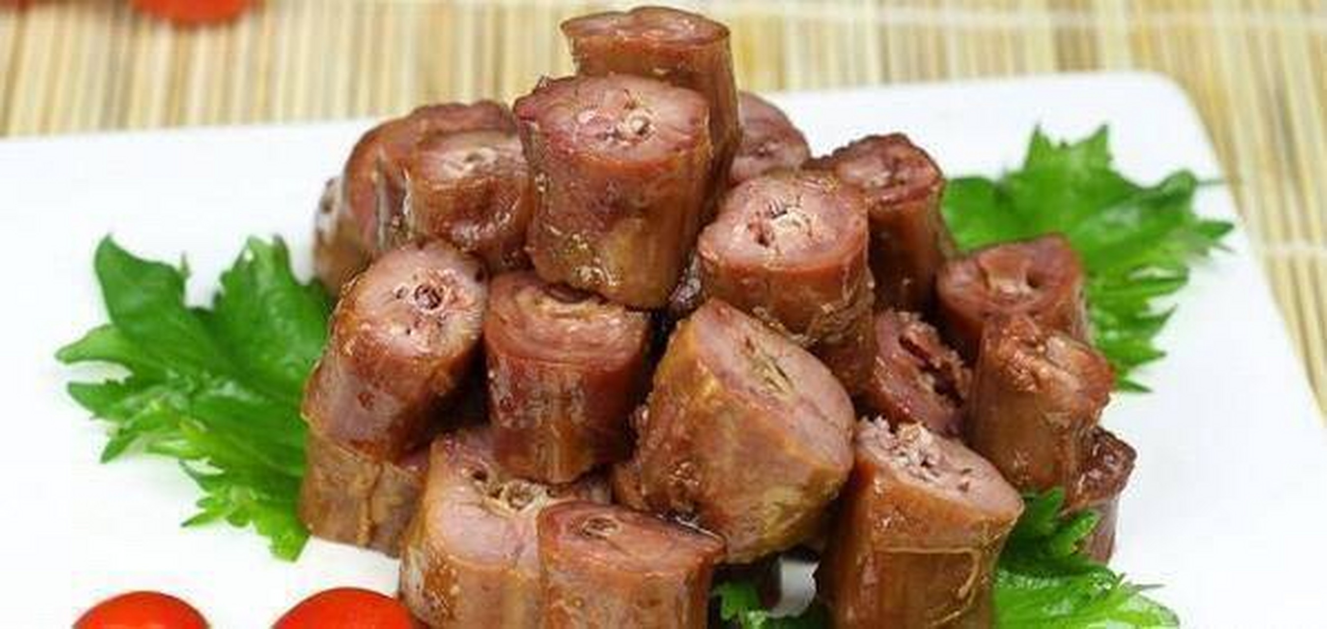 春碗大咖秀# 武汉的鸭脖分为"精武鸭脖"和"周黑鸭"两种,是最佳的佐酒