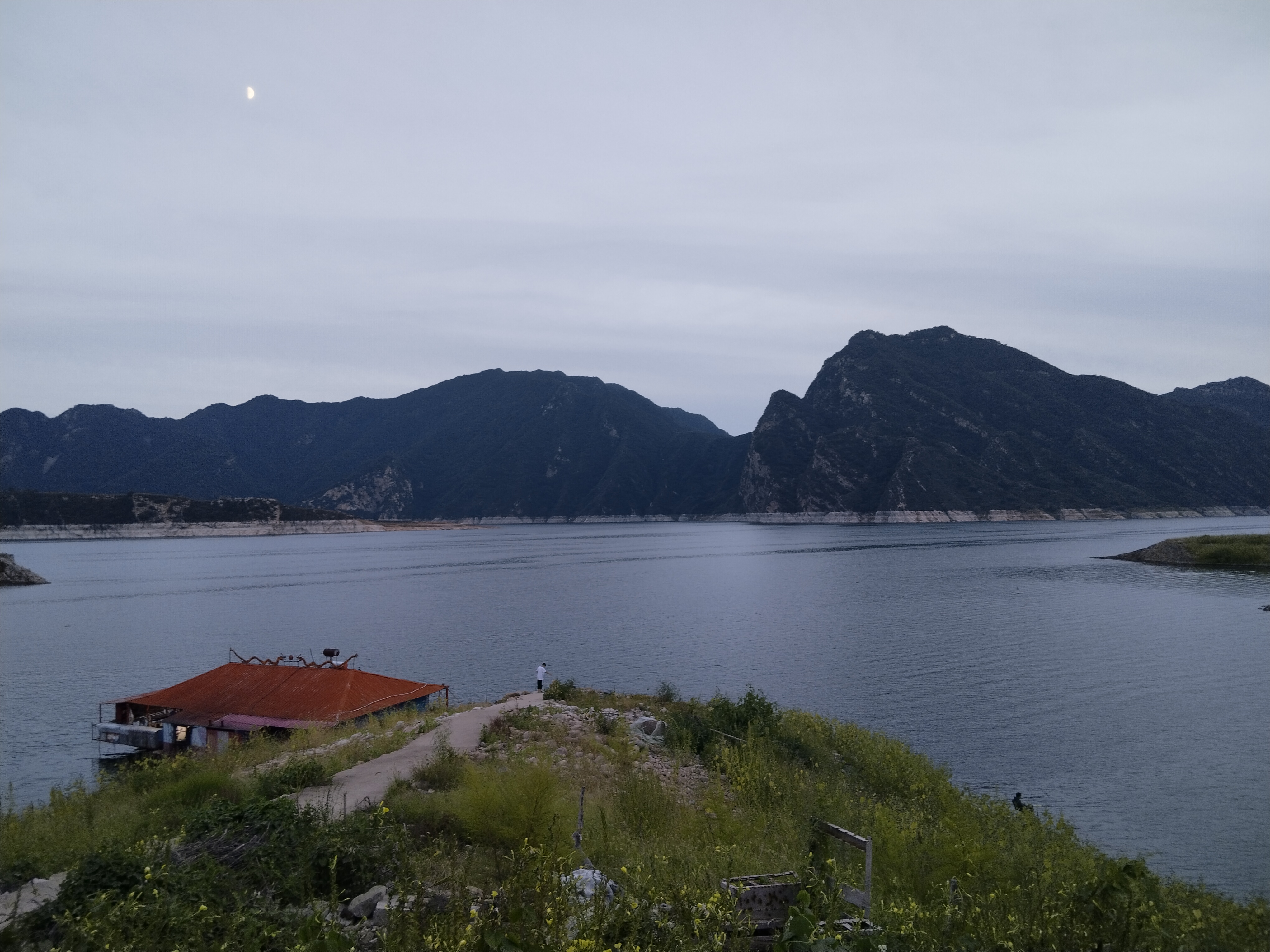 我仿佛穿越时空,与古老的烽火台相遇