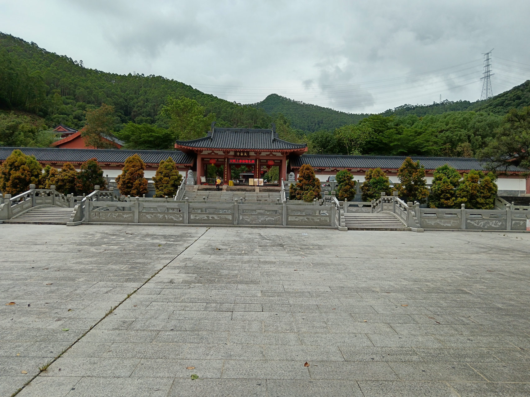 东莞黄江芙蓉寺始建于明朝末期崇祯十二年仲秋(见原旧址供奉的铜钟