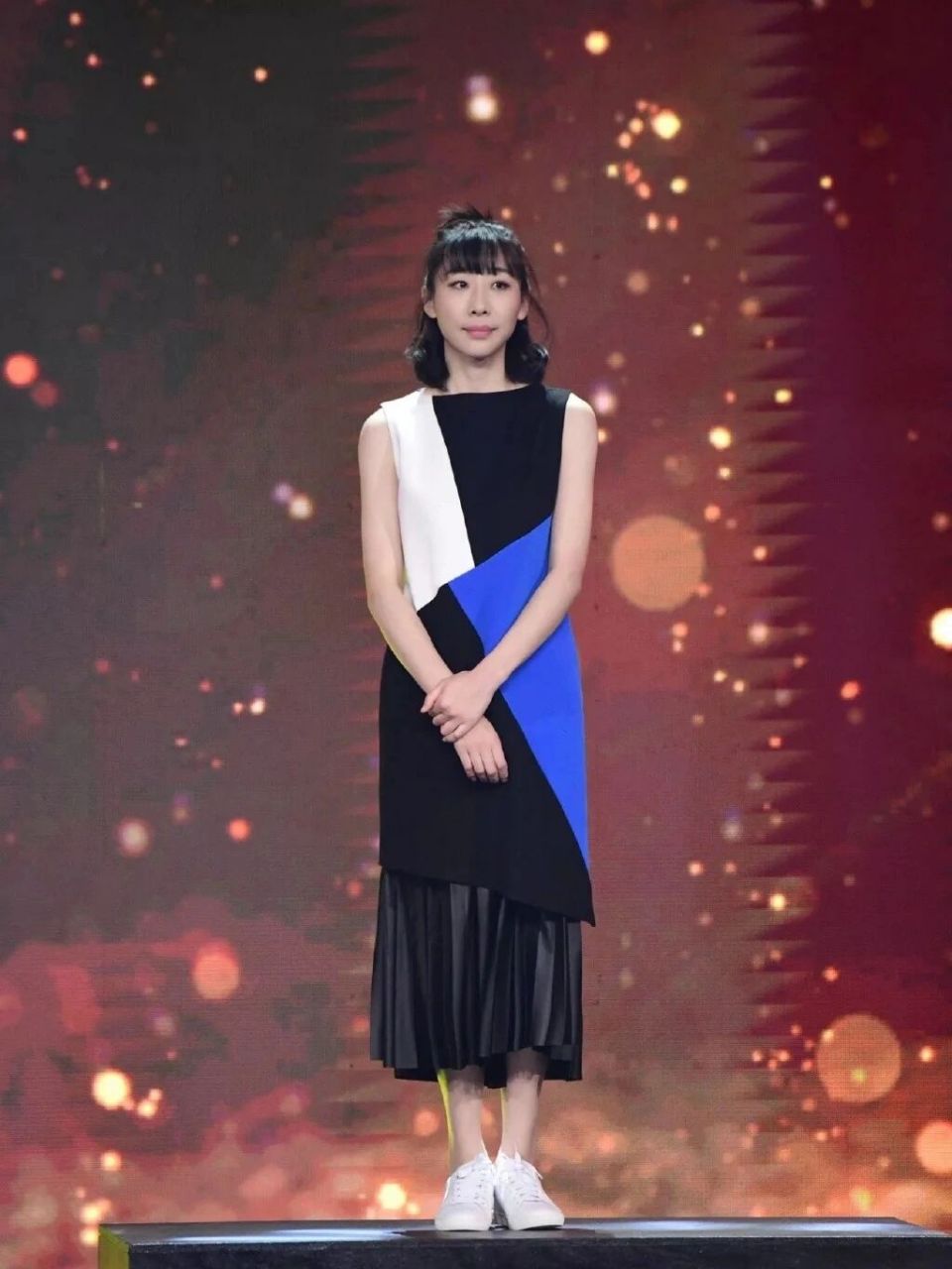 大部分观众认识任素汐,始于2016年的《驴得水》.