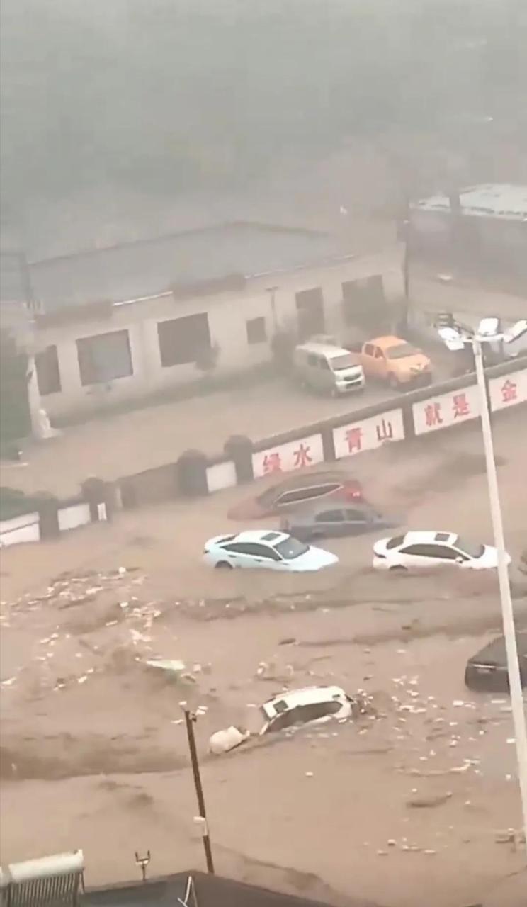 北京##北京暴雨#  受台风"杜苏芮"影响,北京这次强降雨伤害惨重