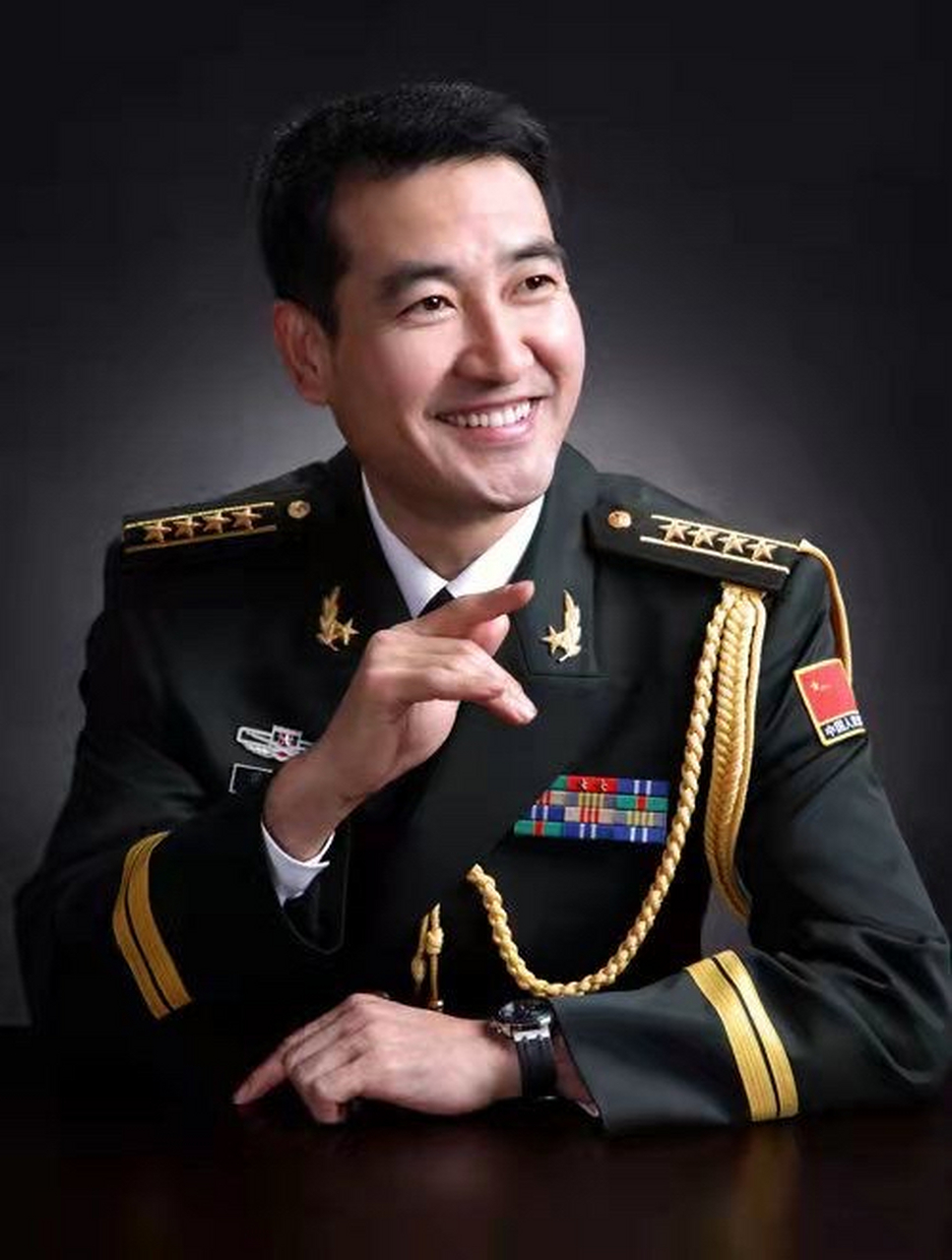 翟志刚  汉族,特级航天员, 神舟七号,十三号航天员,中国太空漫步第