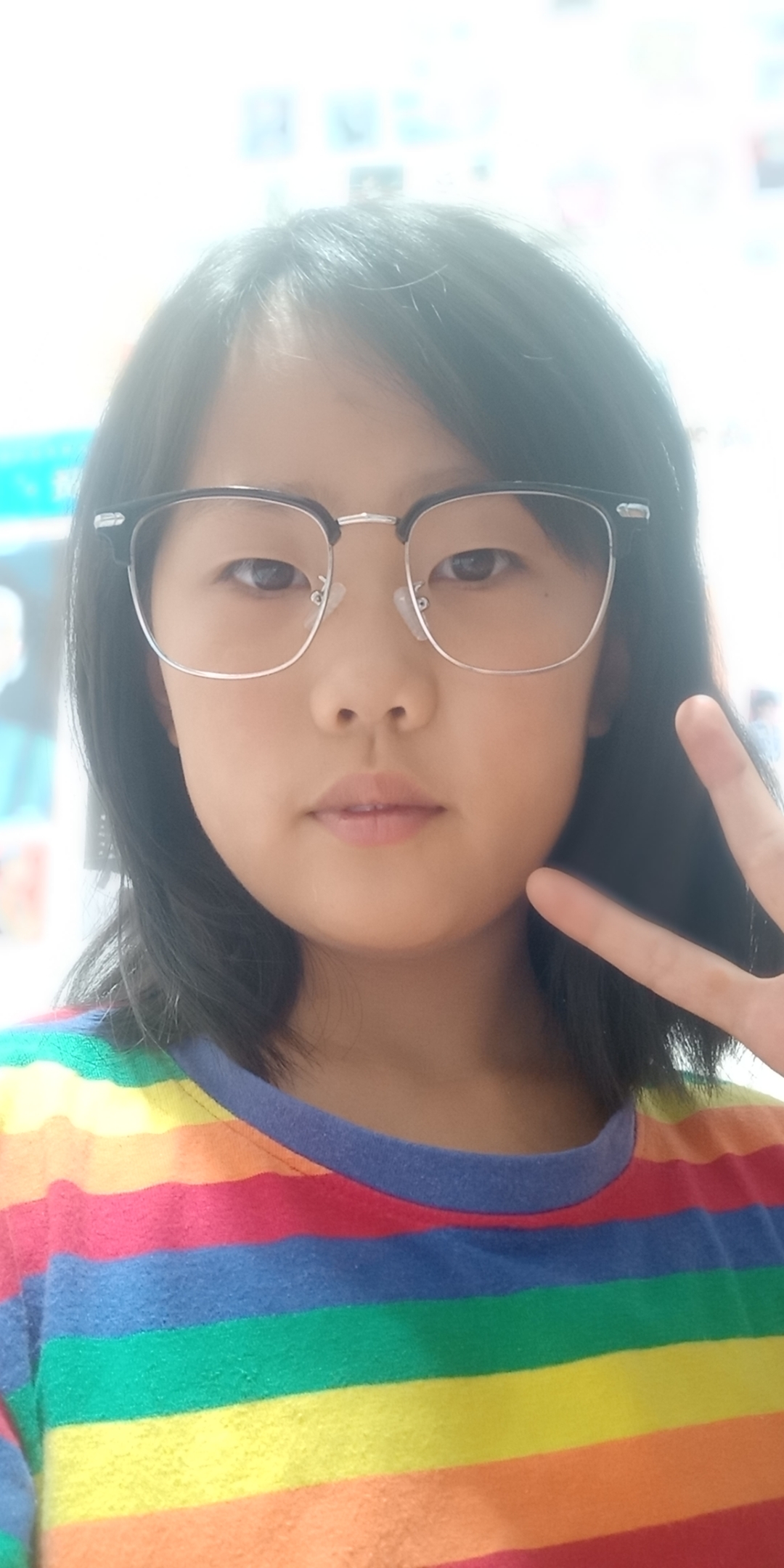 谁说小学生丑?发发你们的照片,我就不信了小学生还丑.