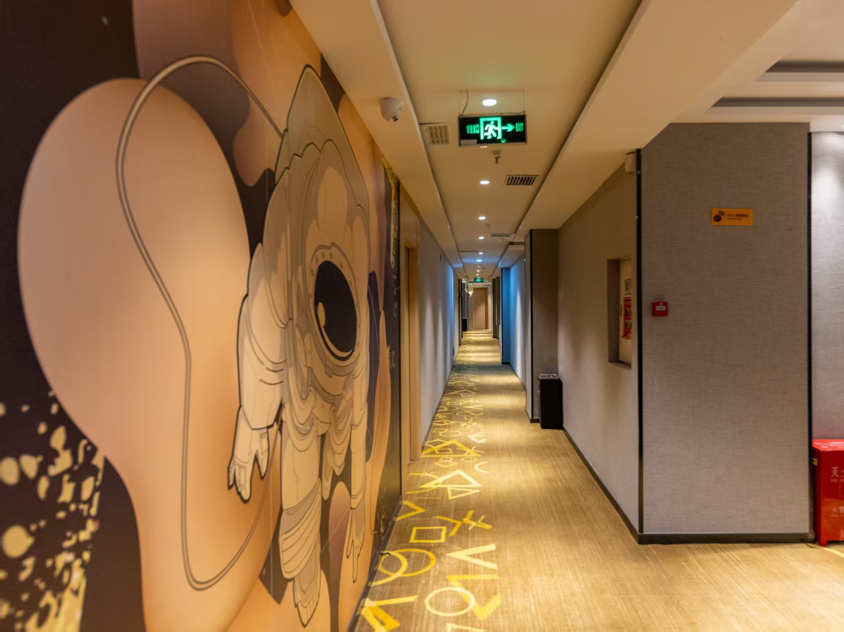 酒店转让编号1553762宏,兰州市城关区南河道2238号02层,面积900,由于