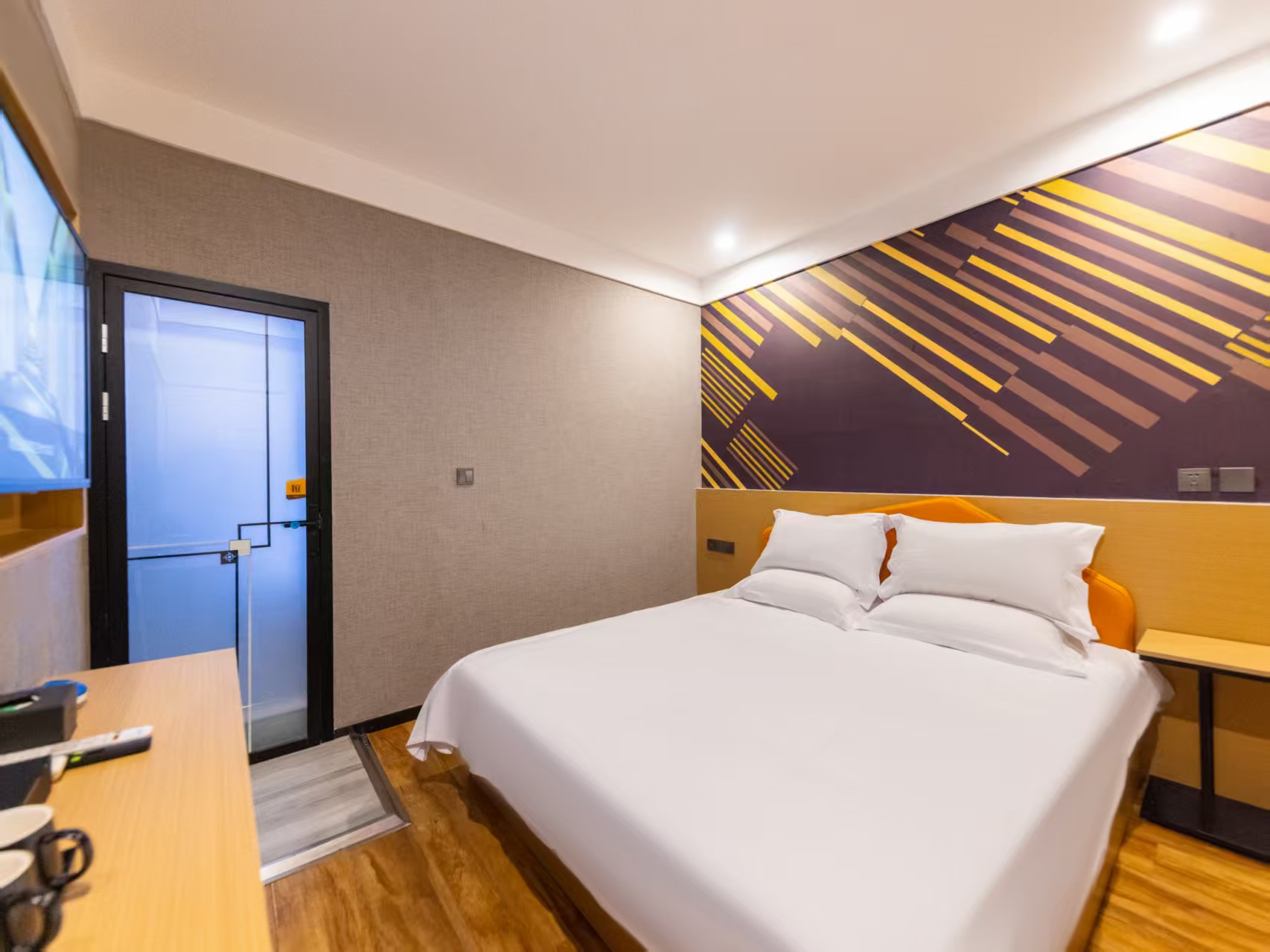 酒店转让编号1553762宏,兰州市城关区南河道2238号02层,面积900,由于