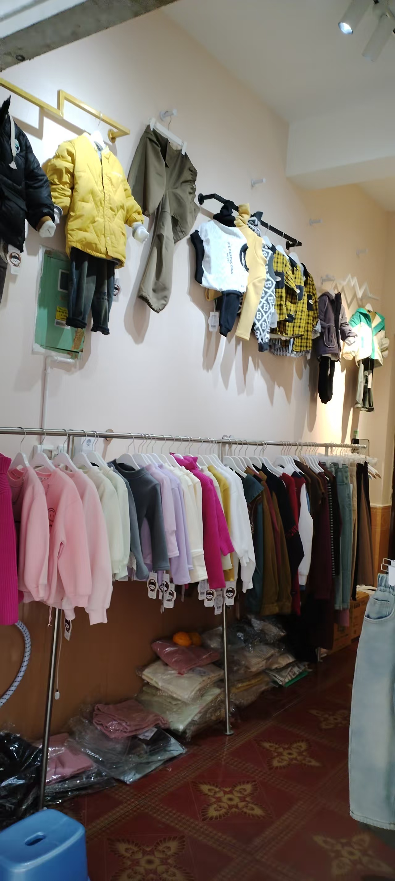 qq空间的qq服装店怎么找=空间里的服装店还有吗