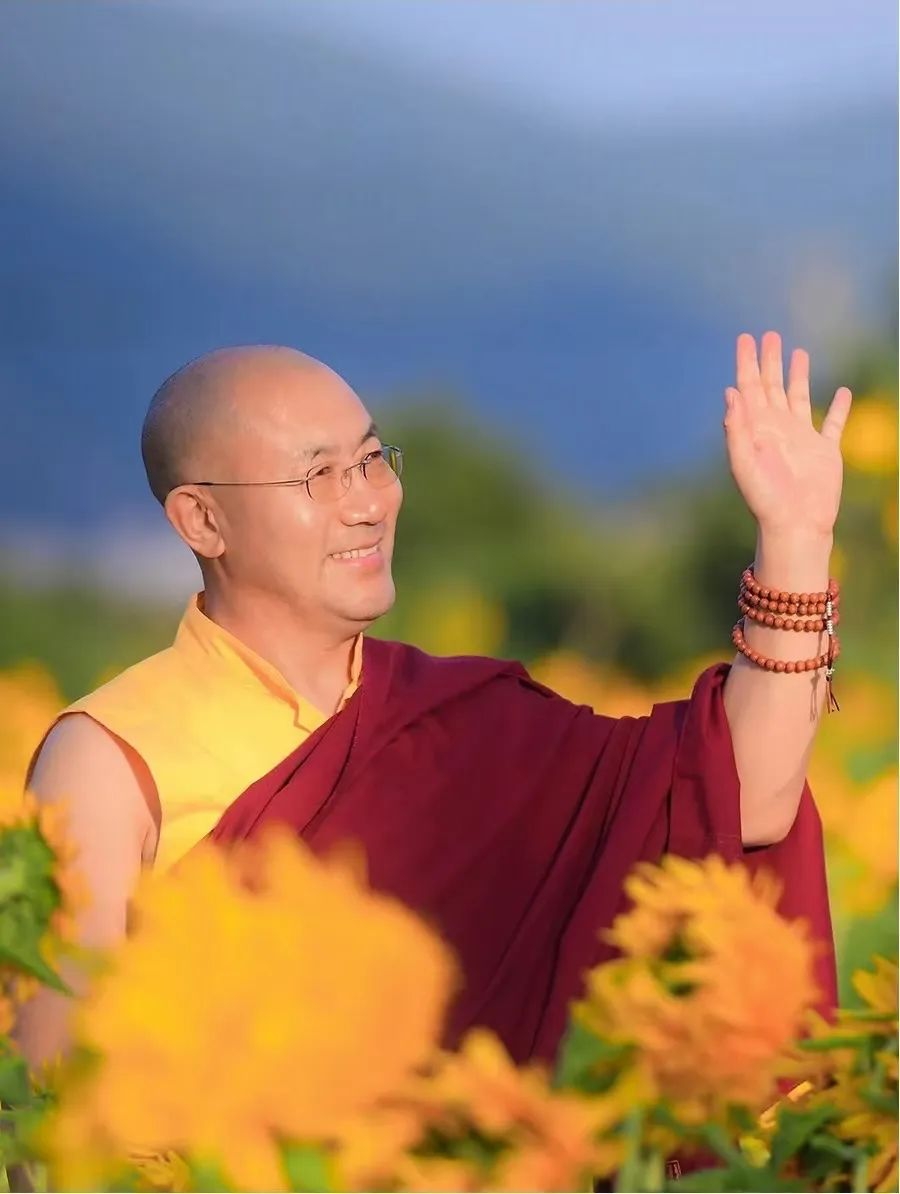 是修行人常挂在嘴边的一句话,在很多场合,我们都能听到一句"随喜赞叹"