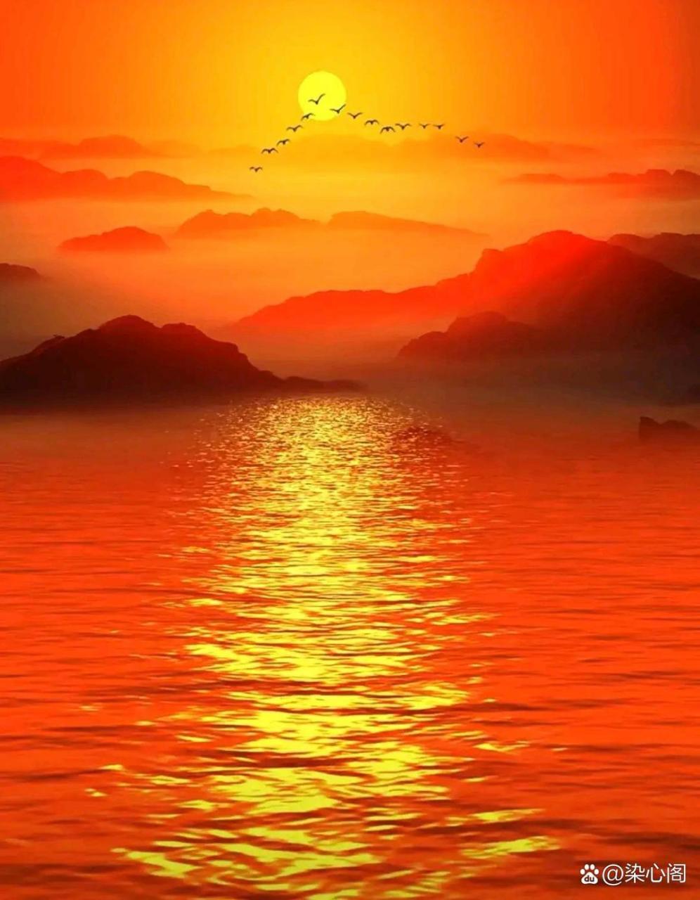 睌   景 夕阳斜照别样红, 风平浪静海水宁.