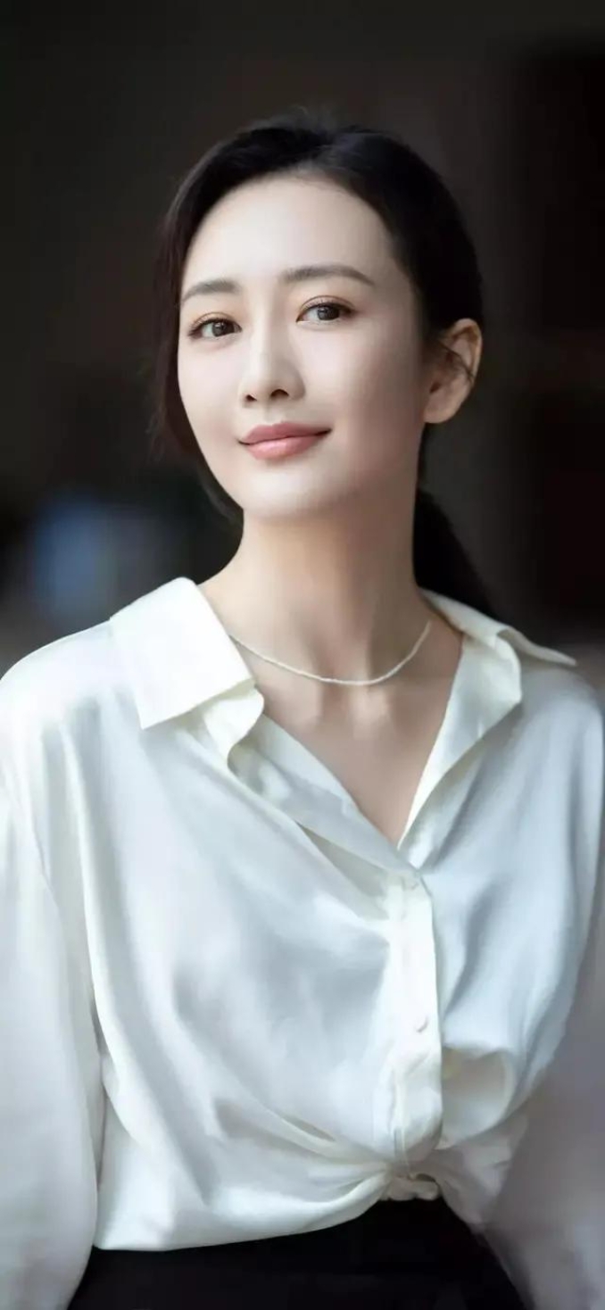 陈欧气质优雅略带高冷#养眼美女