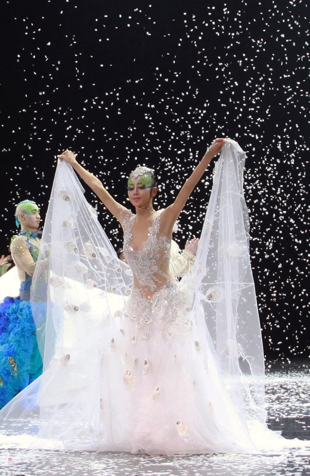 年轻时的杨丽萍与现在的杨丽萍,大家觉得有什么变化?欢迎讨论.