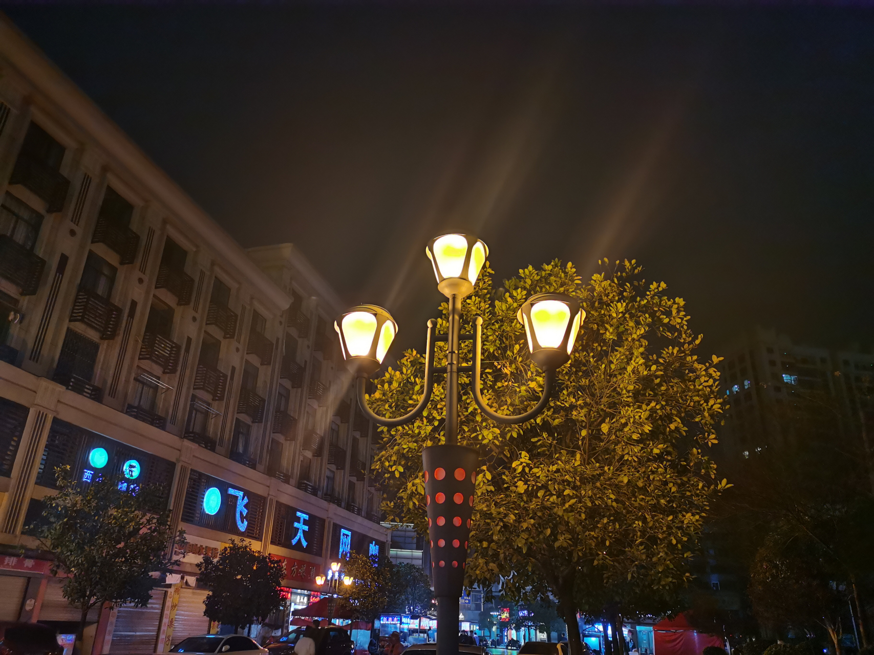 坐标:浙江东阳黉门广场  不懂就问,这两幅对联什么意思?