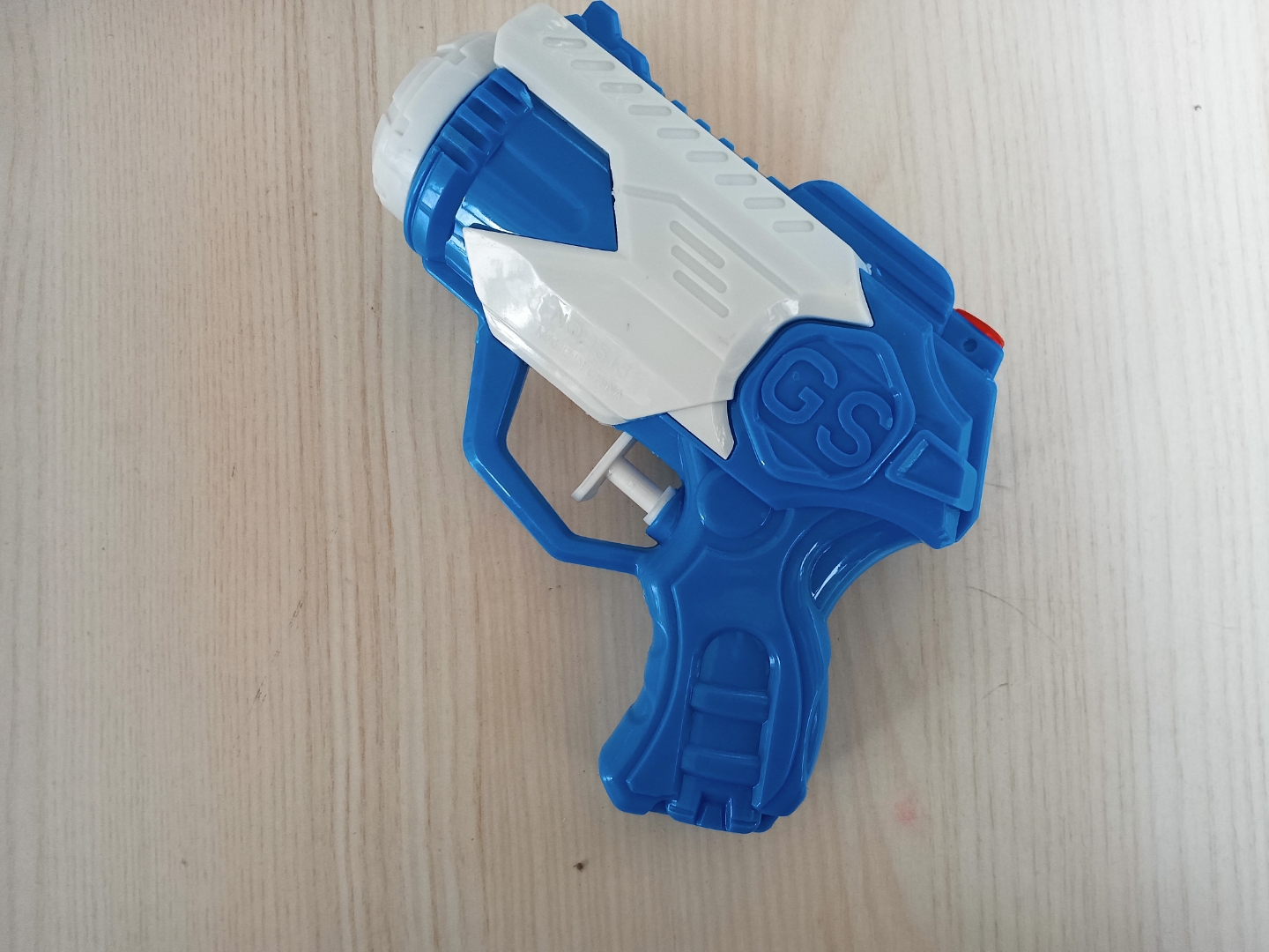 水枪,这个再普通不过的玩具,确引起了教育届载入史册的大