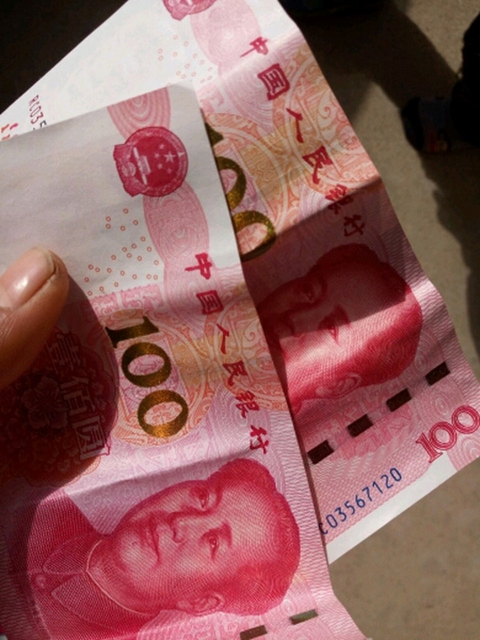 今年听到的最好笑的段子# 女同事欠了我200块钱,说没钱现在还不了我