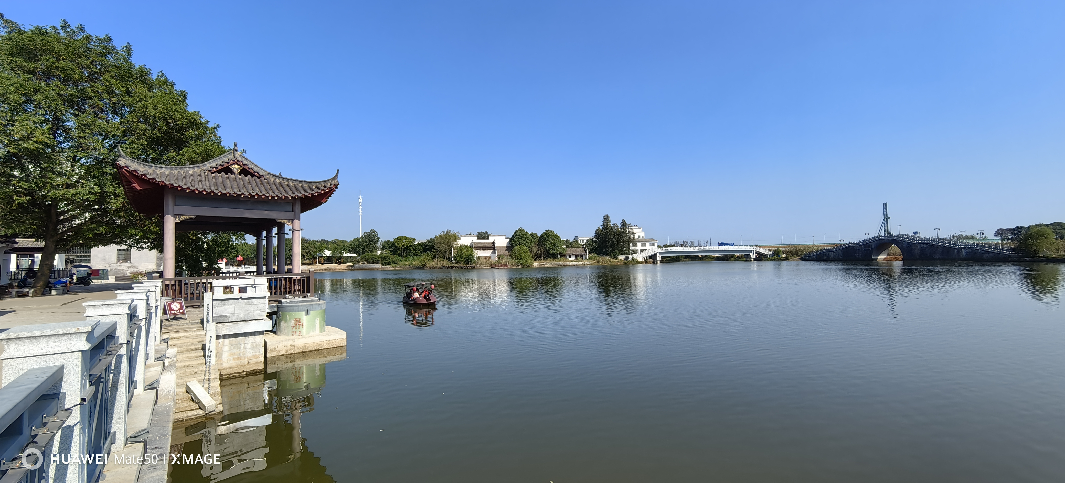 昨晚住在岳阳市鹿角镇荣湾水库旁边停车场.