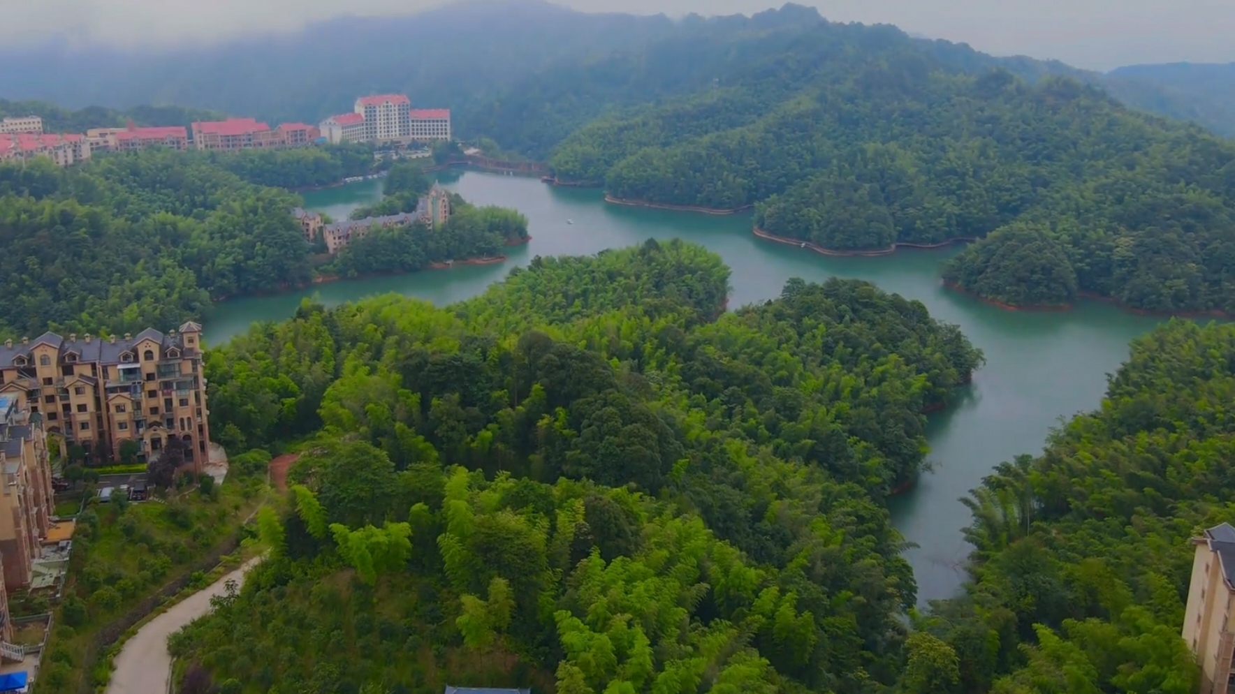 过个20度的暑假#《暑假避暑胜地贵州赤水天岛湖》   在炎热的夏日
