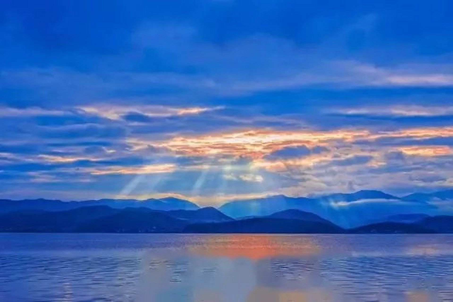 【憨山大师:观心铭】         观身非身,镜像水月.观心无相,光明皎洁.