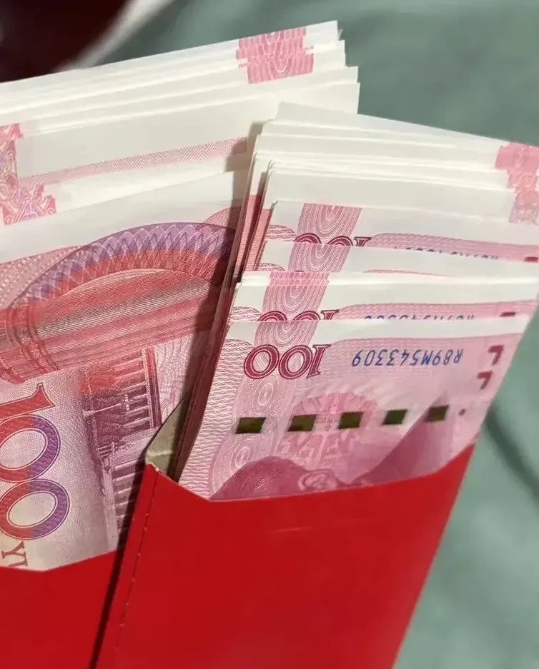 老公战友的儿子5月3号结婚,我说随礼1000,老公说不行,我俩已经闹
