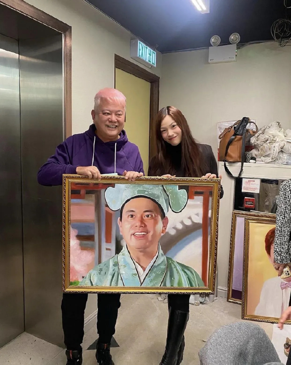 近期,是香港资深艺人陈百祥72岁生日,tvb李基龙小40岁妻子chris早就