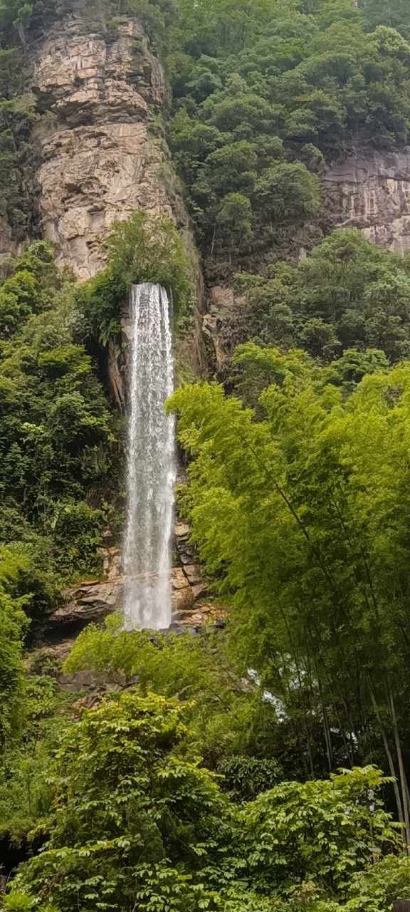 宝峰湖瀑布图片