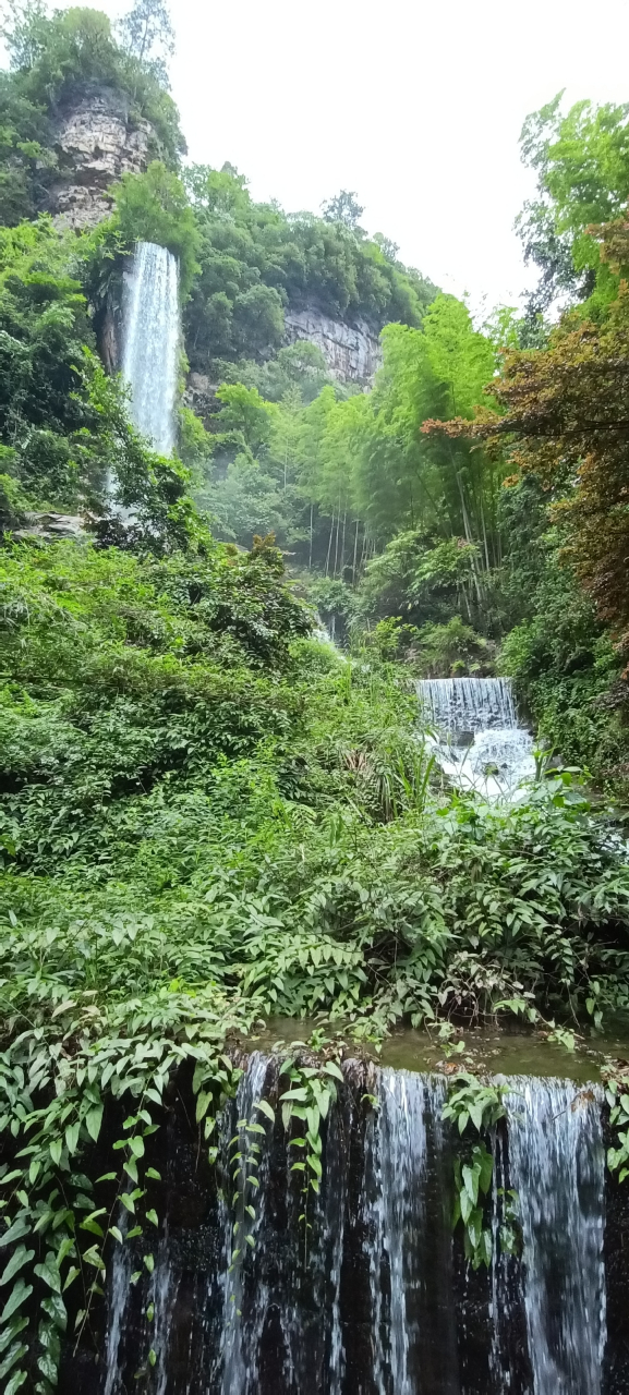 宝峰湖瀑布图片