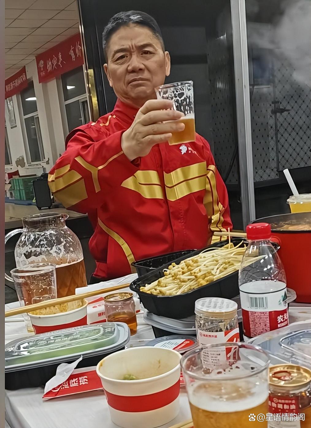 一个和员工直接签订用工的企业家!一个为员工买五险的企业家!