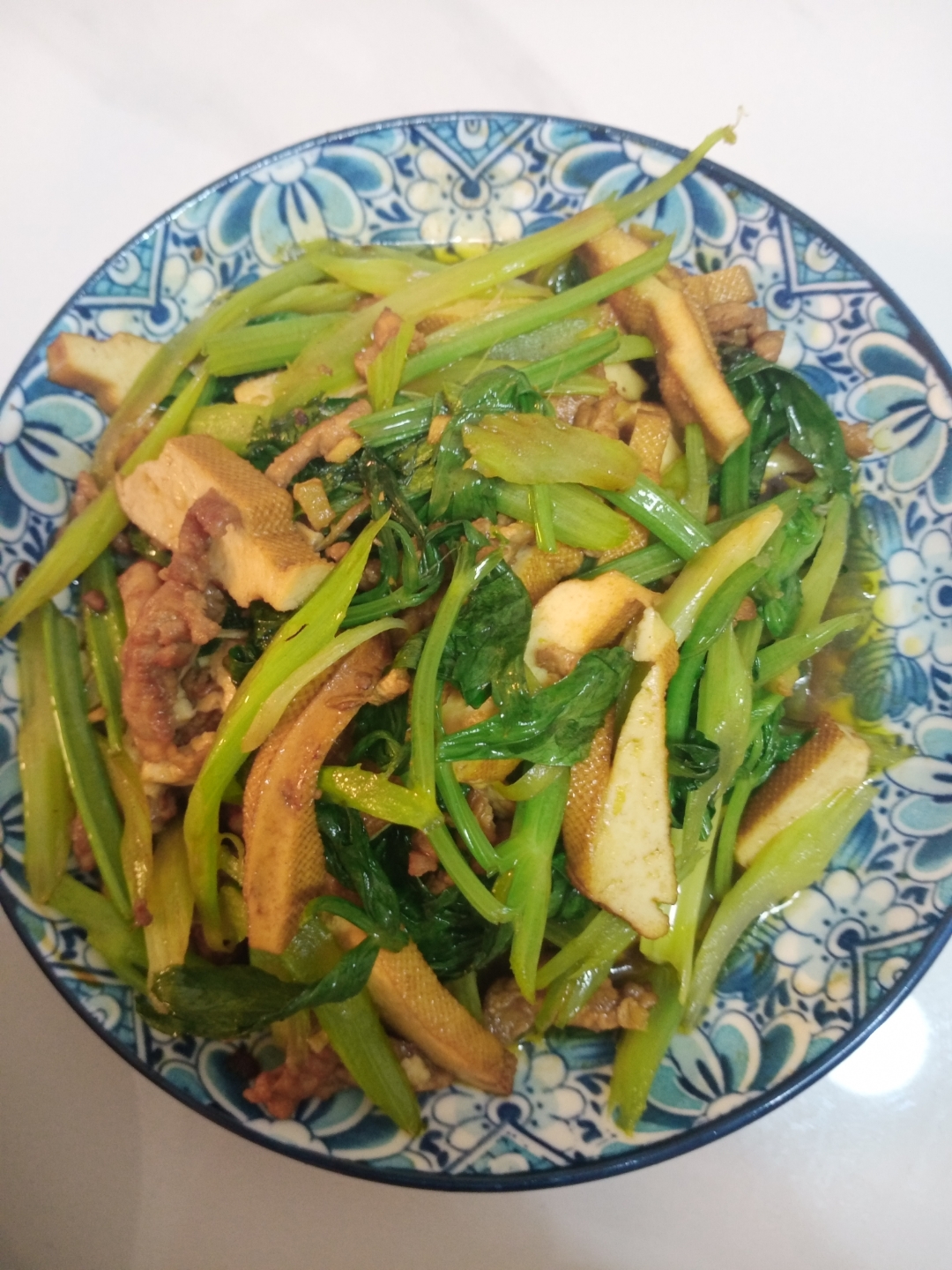 芹菜土豆丝炒肉图片