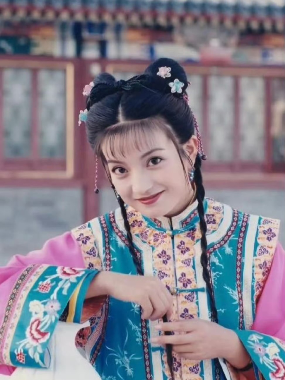 敢爱敢恨的小燕子赵薇也逃不了离婚的命运,据说啊,他们离婚的原因