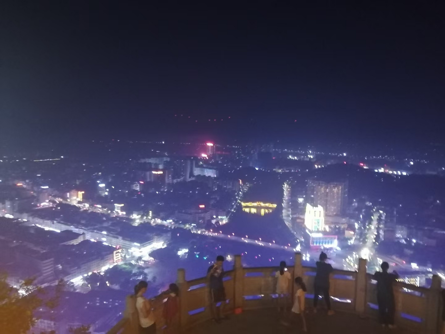 02六峰山夜色 —         身不可局于一室,目不可限于一窗,足不可只