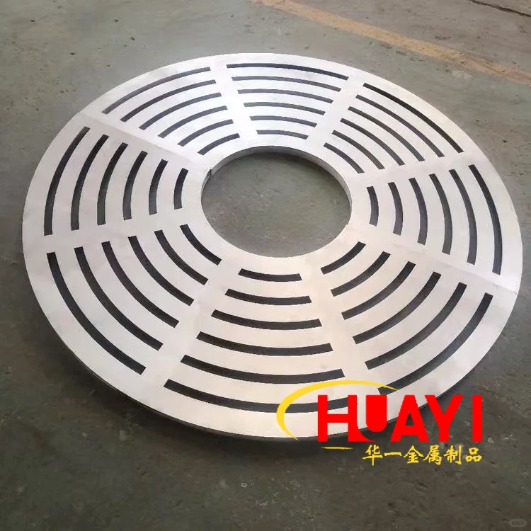 不锈钢树池篦子通常用于市政绿化树坑,具有良好的网格结构,可以保护