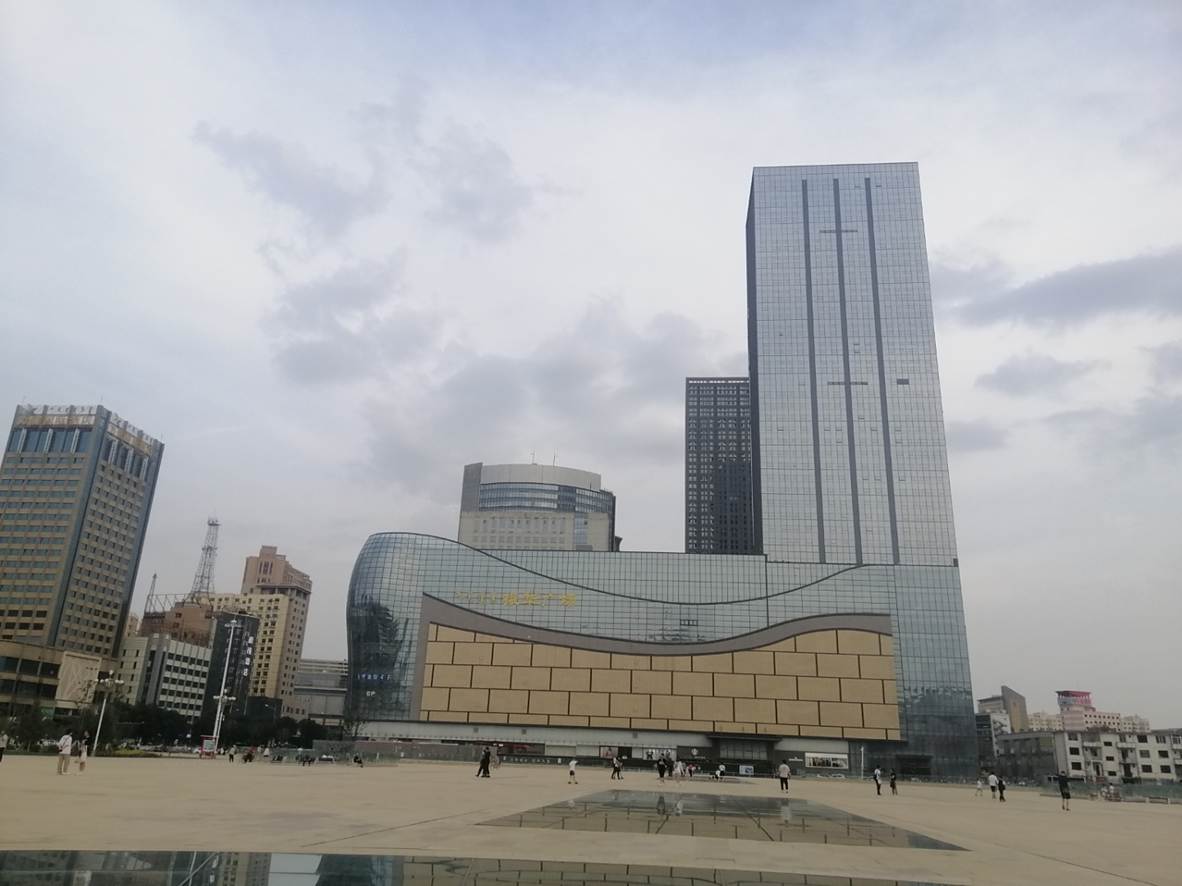 呼和浩特新华广场南北的标志性建筑!