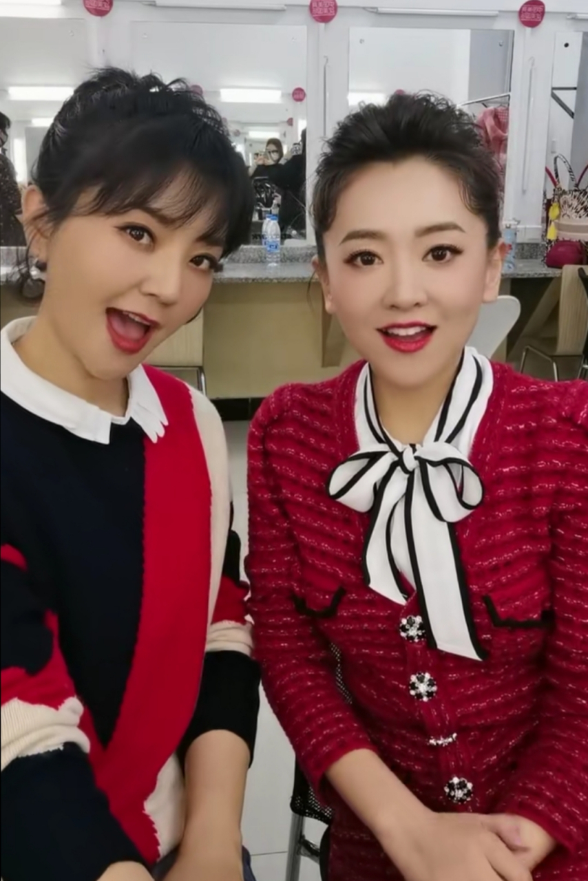 方琼和月亮姐姐是老牌主持人了,怎么看上去都像二十几岁的小姑娘??