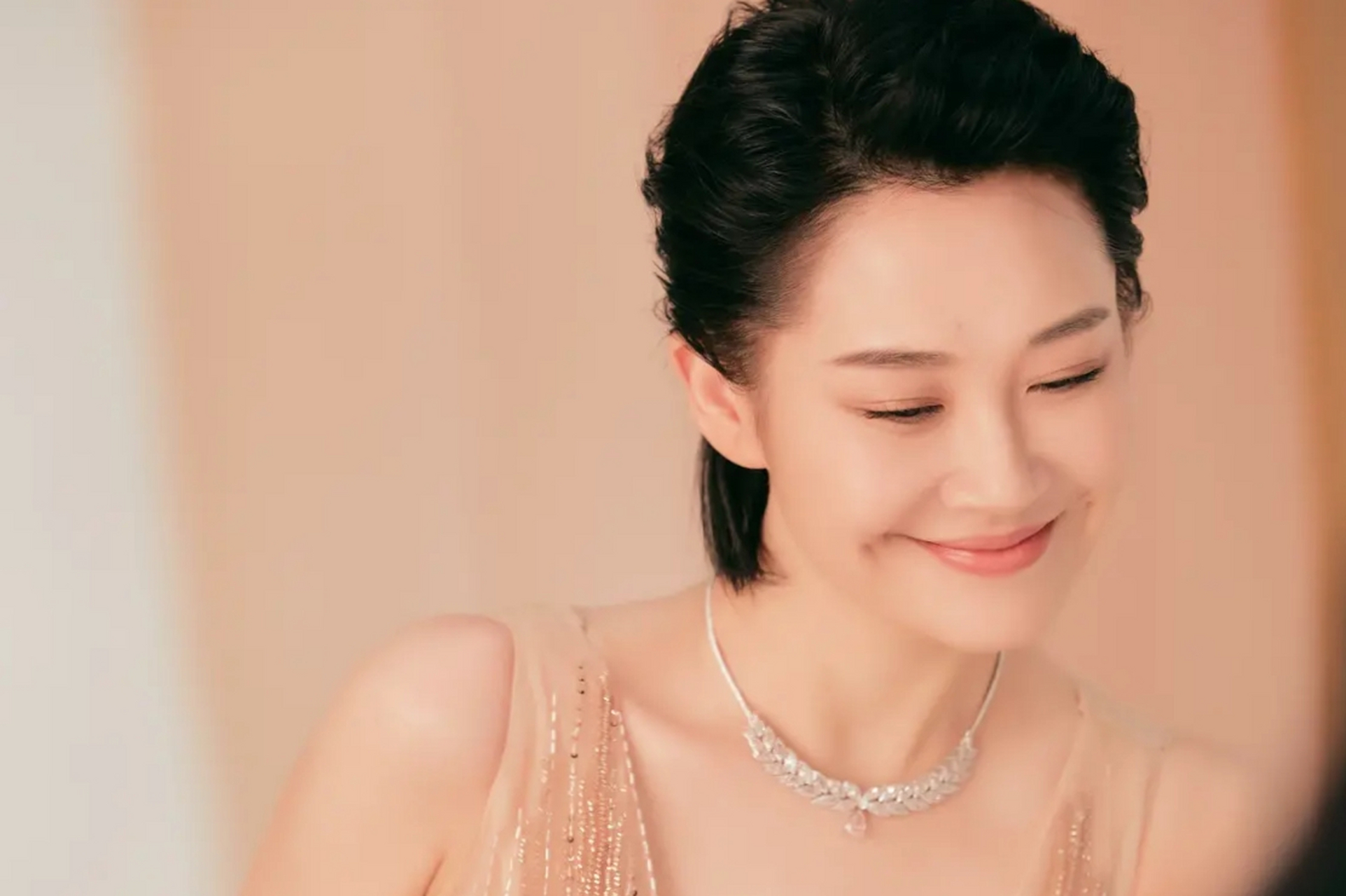 有谁能抵挡住许晴的酒窝? 简直太美了![亲吻][亲吻][亲吻]