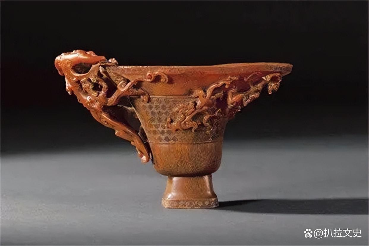 智取九龙杯  在悠久的历史发展历程中,瓷器成为中华民族文化的瑰宝