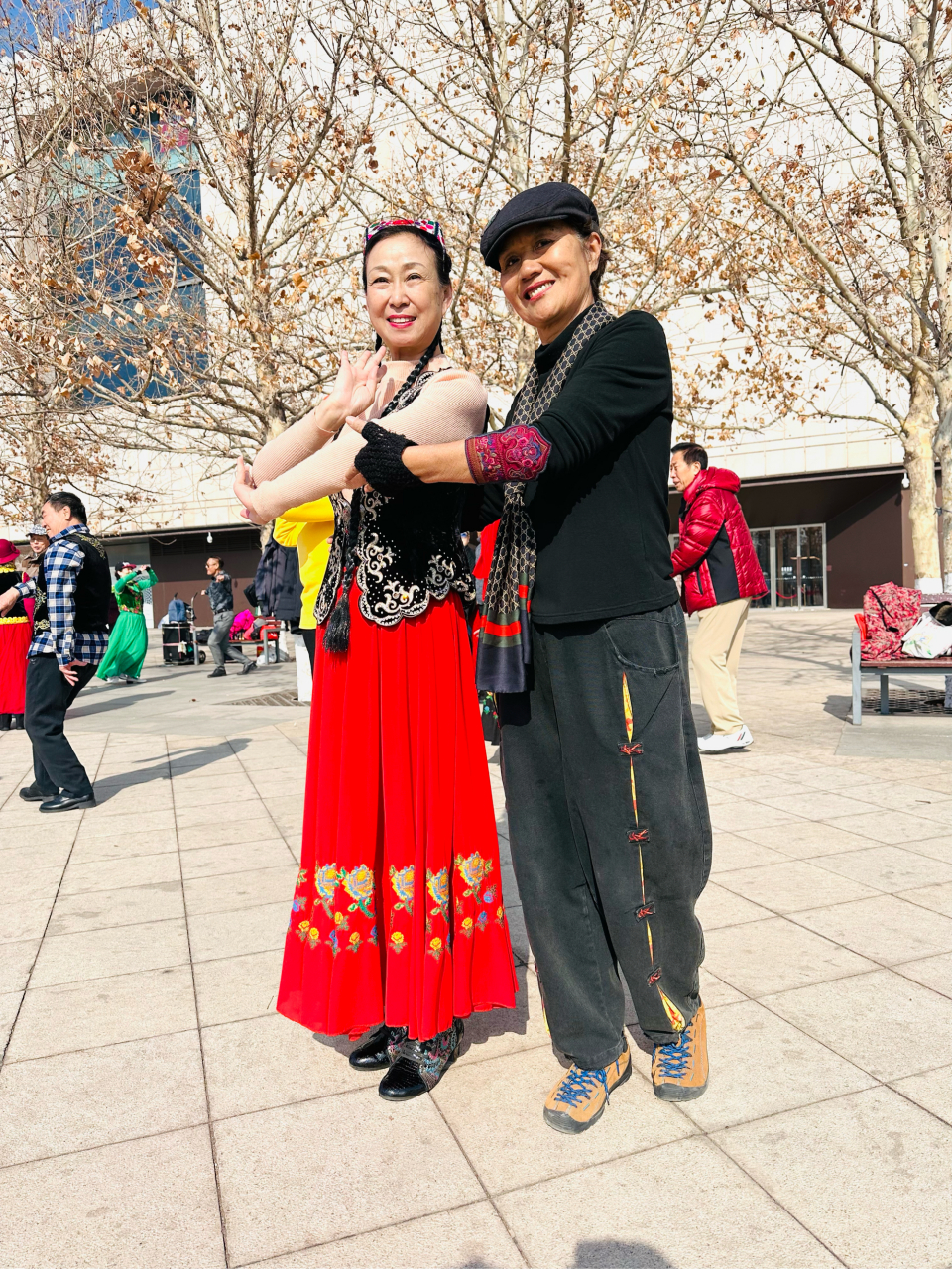 新春快乐;龙年大吉95天津银河公园新疆舞艺术团钟美女和马姐舞友24