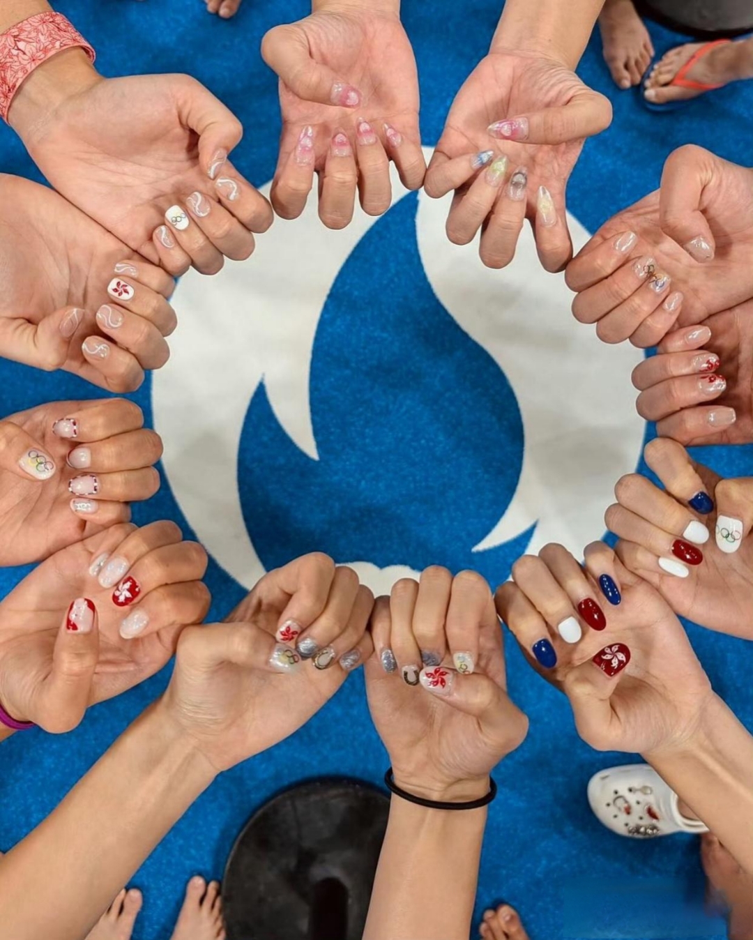 巴黎奥运会上,女选手们的美甲艺术璀璨夺目,令人赞叹不已!