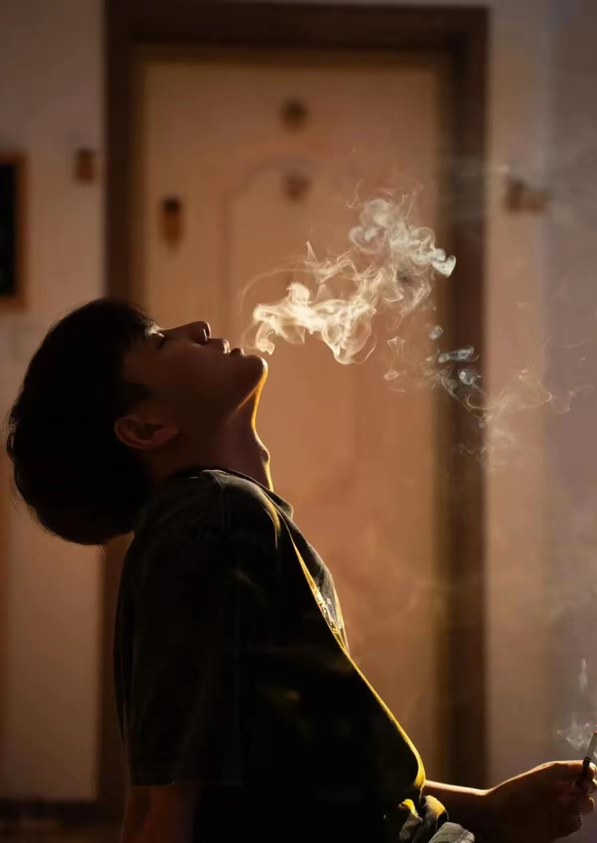 比如说房子车子怎么分割伤感图片男 深夜简约男人孤独沧桑伤感图片