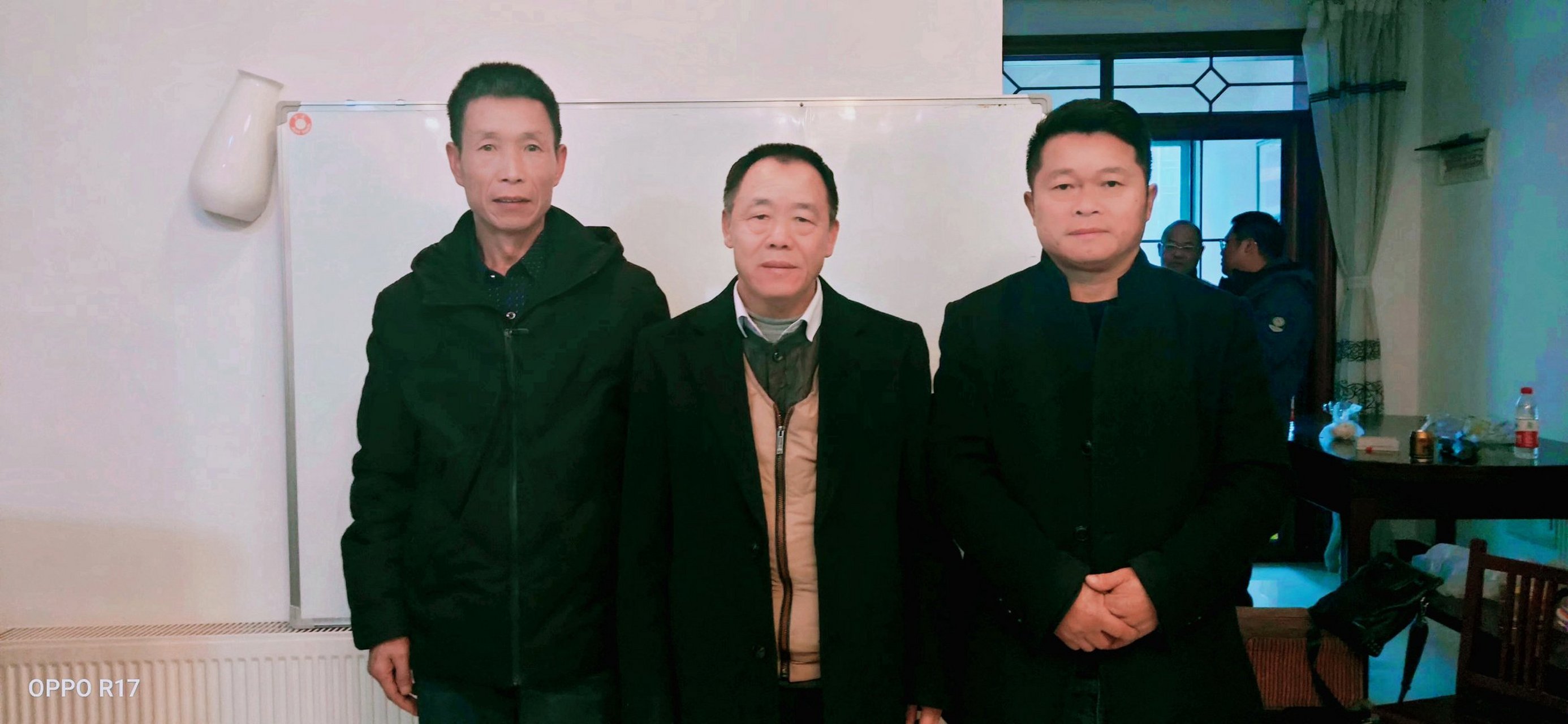 正坤风水韦氏天星,韦松尤大师,张子诚大师我的俩位恩师合影留念[祈福]