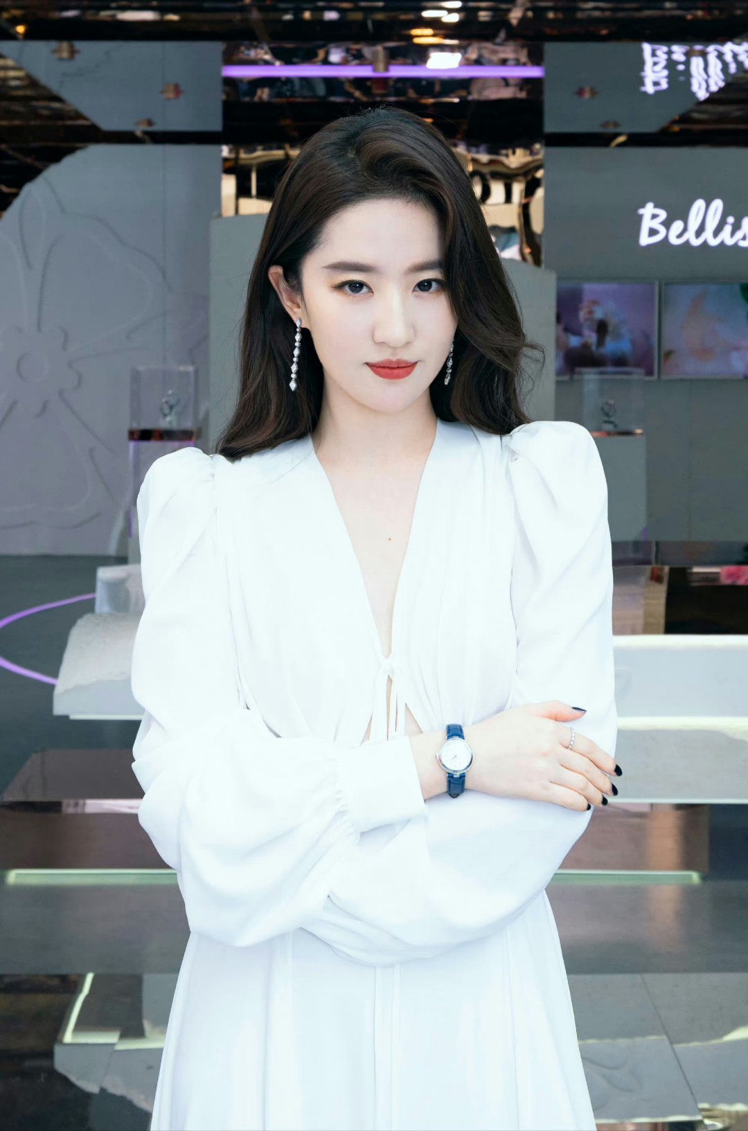 险被诱骗至缅甸在加油站获救# #中国男篮49分惨败德国队# #刘亦菲