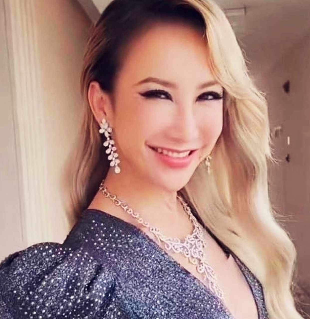 刚看到消息,一直有着天使脸蛋魔鬼身材的歌声李玟突然离开了我们,享年