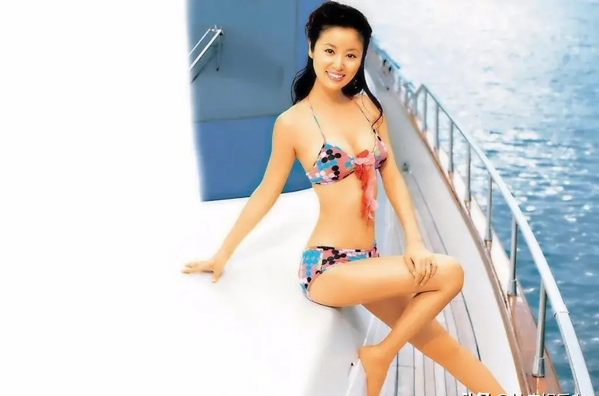 林心如,早期稚嫩羞涩泳装      在《还珠格格》饰演紫薇,那时可谓她的