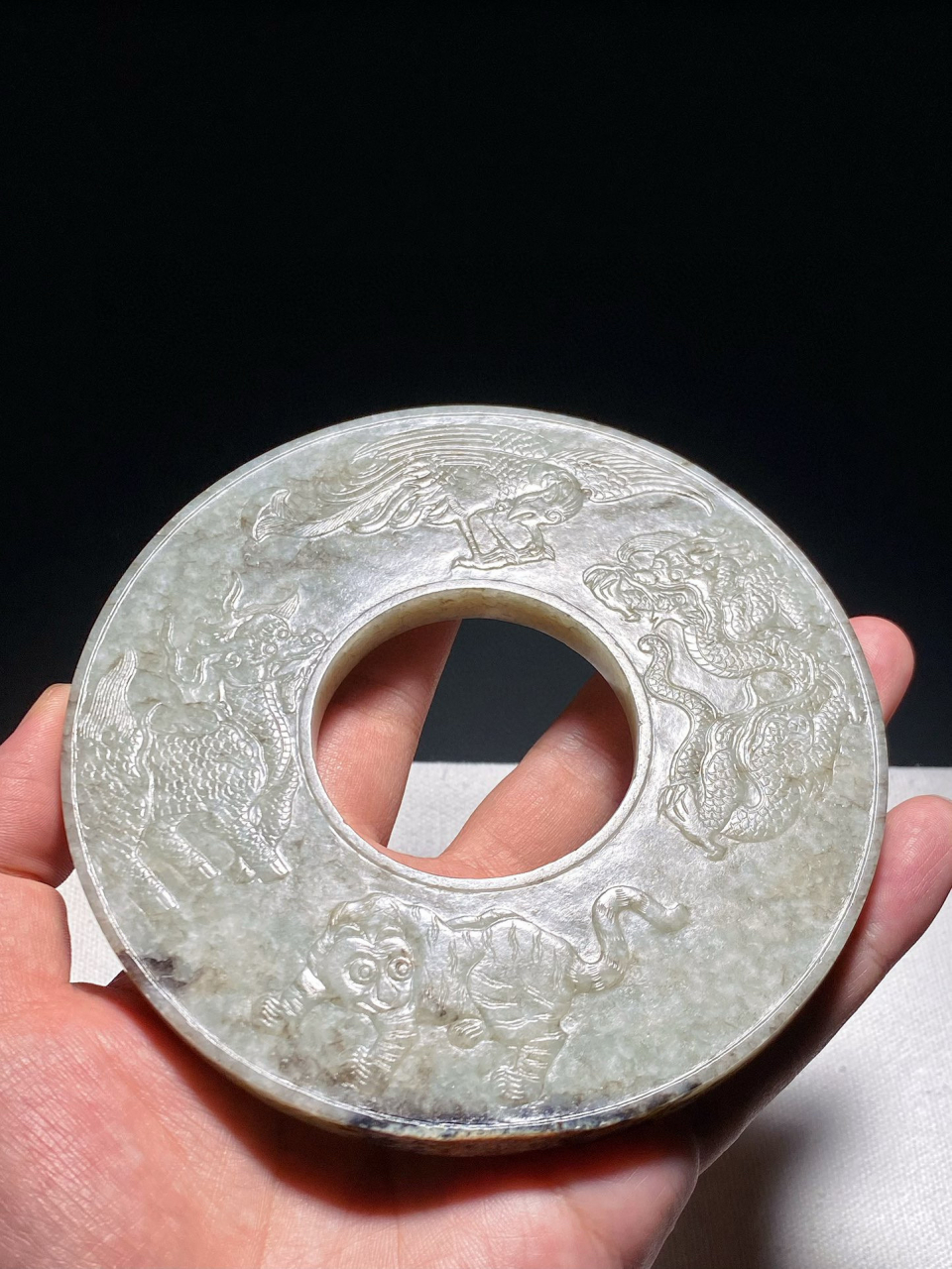 明以前 和田玉鸡骨白带沁雕十二章纹玉璧 #古玉# #和田玉# #高古玉