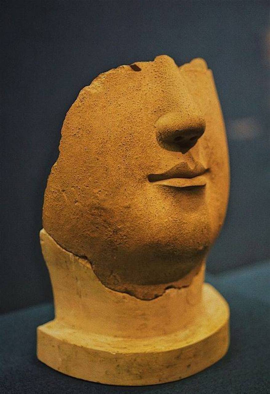 看到洛阳博物馆永宁寺的这半张佛面,我突然想到一个词儿:浴火重生.