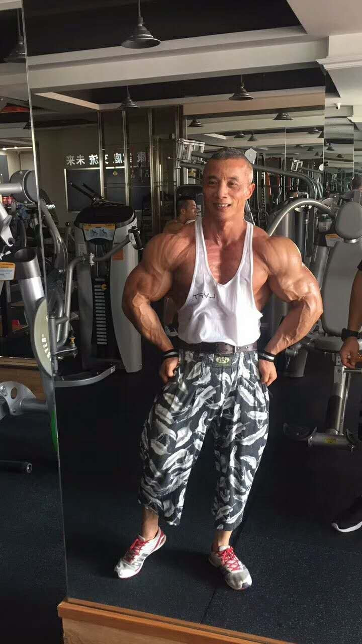 水天翮 ifbb职业选手  五十多岁 牛逼