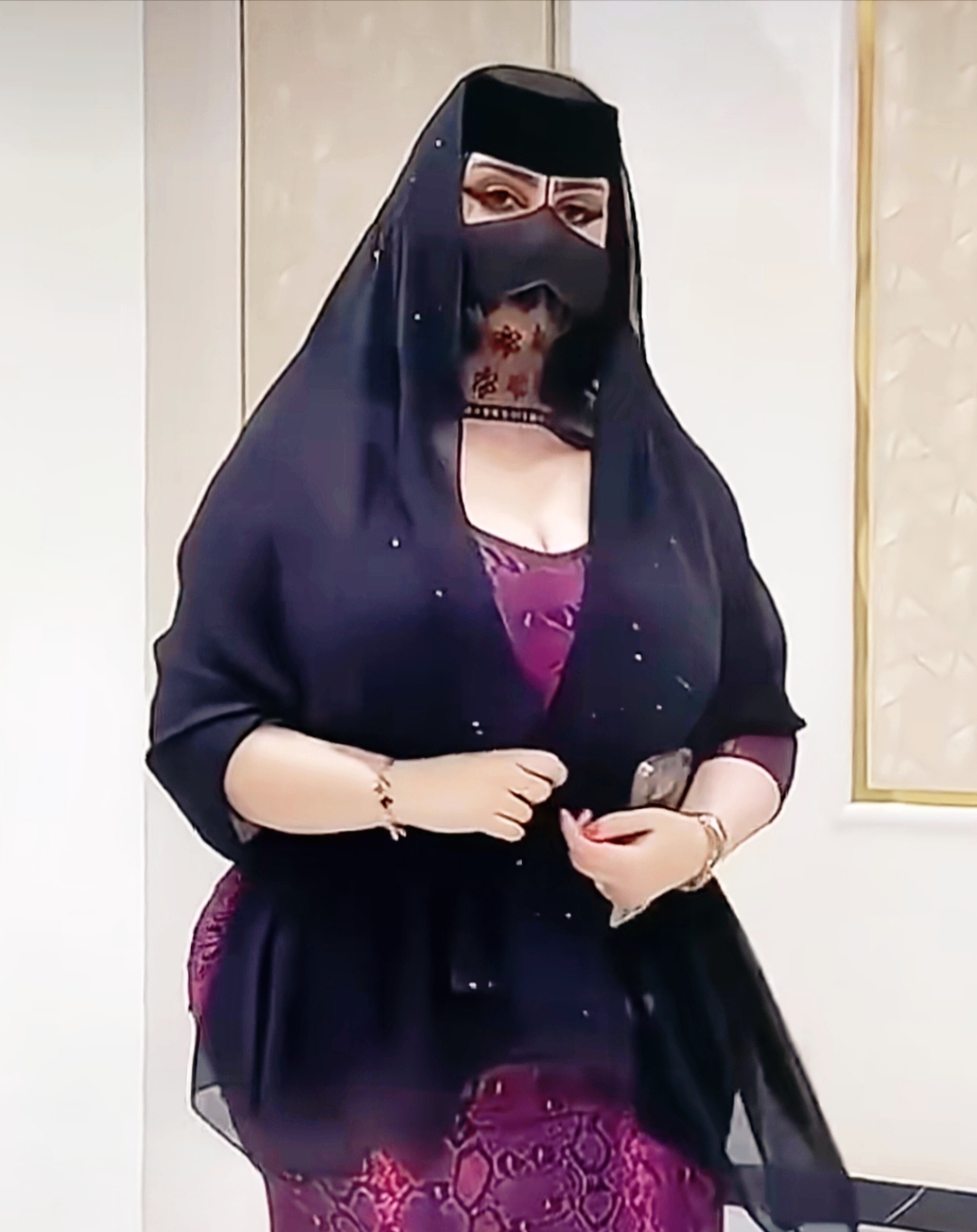前不久,沙特阿拉伯女性还举行了大型泳装模特秀呢.